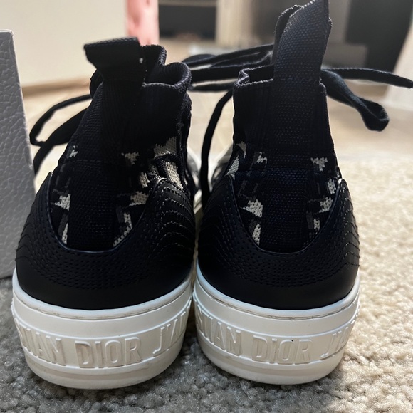 Only wore 1 time. Very comfortable. Authentic Dior. Extra shoe laces, dust bags - Picture 3 of 8